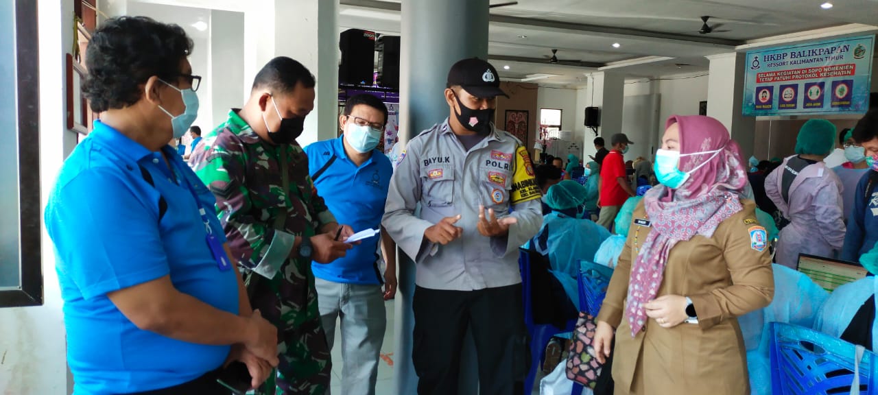 Vaksinasi  Warga Gereja HKBP dan Masyarakat Sekitar