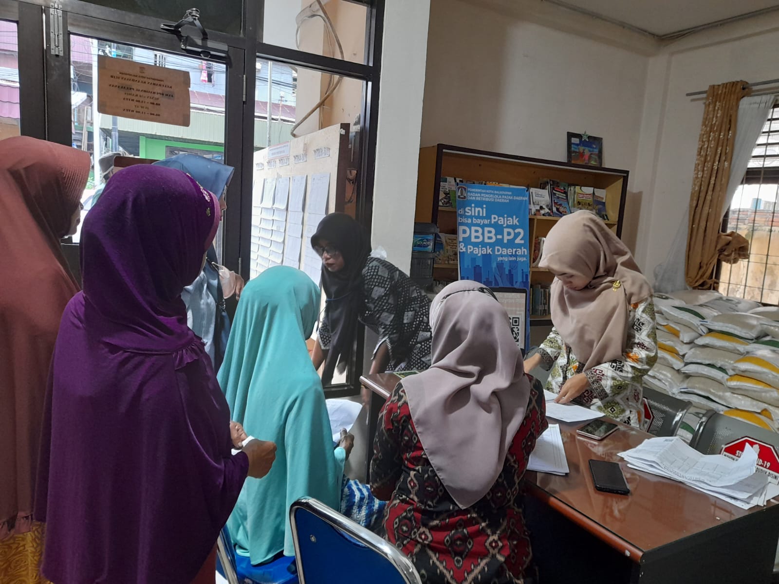 Penyaluran Bantuan Beras Pangan Tahap III Kelurahan Klandasan Ilir